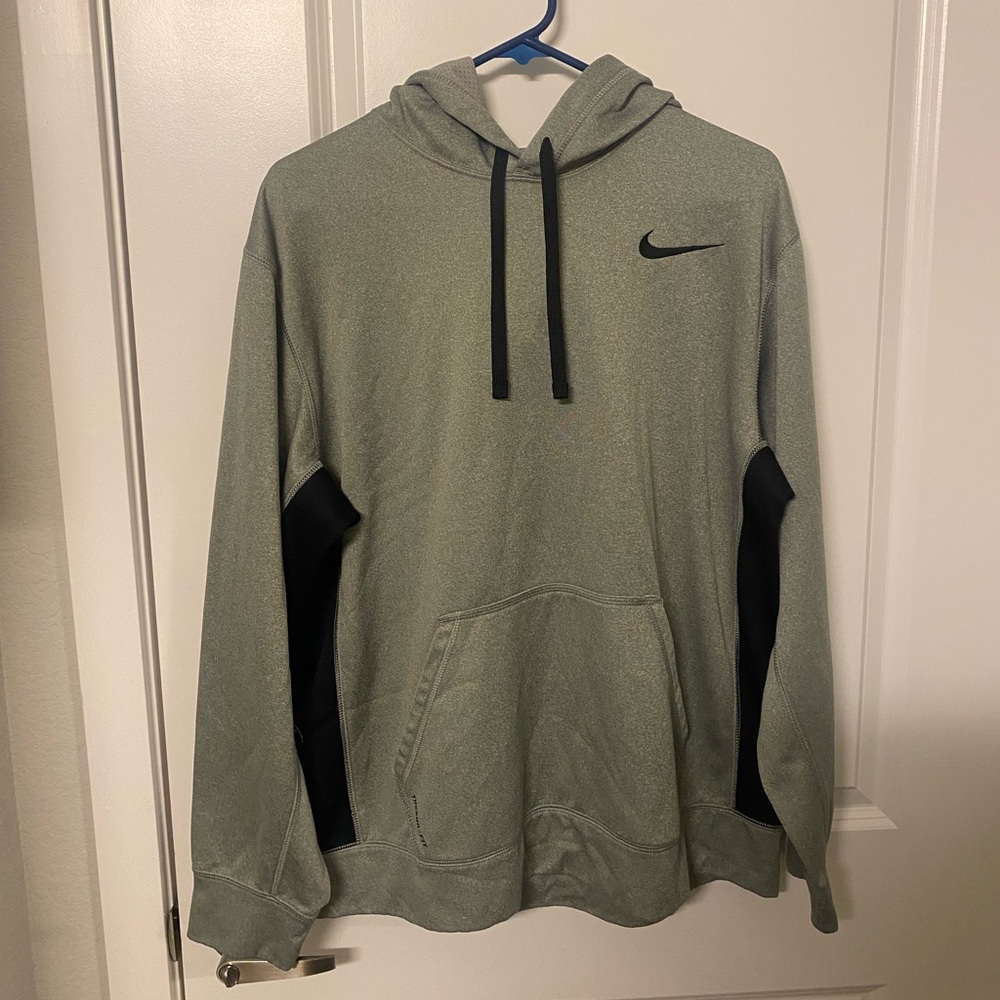 Nike sweatshirt, therma-fit